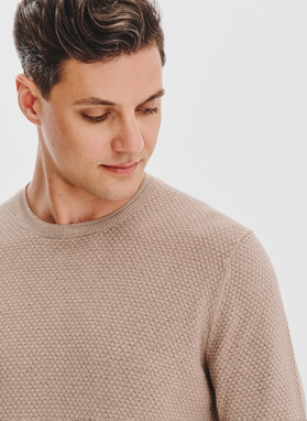 Sweter męski w kolorze beżowym