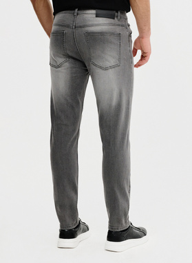 Szare jeansowe spodnie męskie