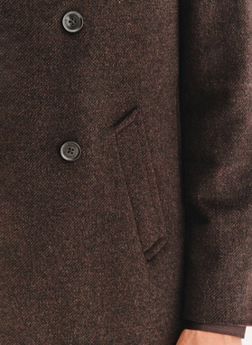 Brązowy dwurzędowy płaszcz męski