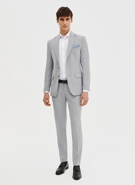Szary garnitur męski