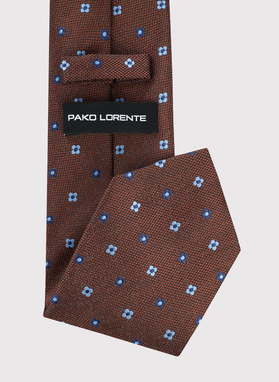 Brązowy krawat we wzór