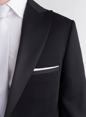 Czarny smoking z wzorzystą marynarką