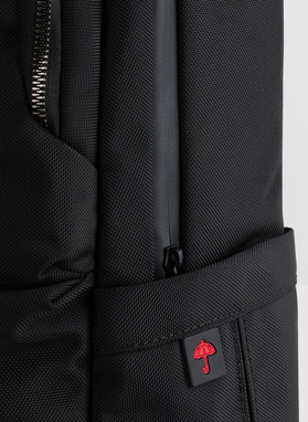 Czarny plecak męski z kieszenią na laptop