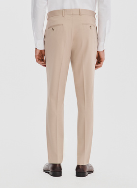 Gładki beżowy garnitur męski