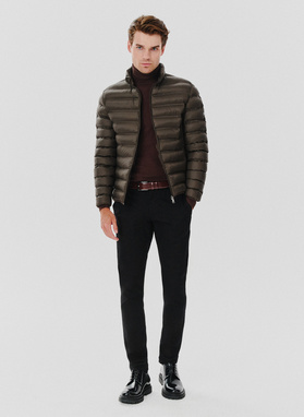 Krótka pikowana kurtka w kolorze brązowym