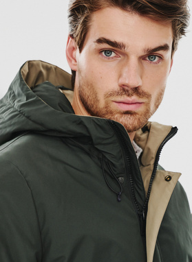 Zielona kurtka męska z kapturem