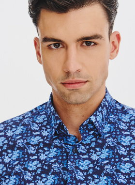 Granatowa dzianinowa koszula w kwiaty