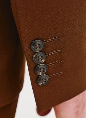 Ślubny brązowy garnitur męski