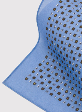 Niebieska poszetka w mikrowzór