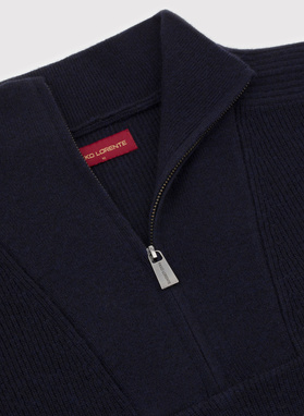 Granatowy sweter z rozpinaną stójką