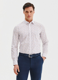 Biała koszula męska we wzór morski