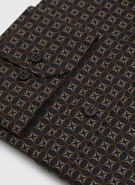 Brązowa koszula we wzór