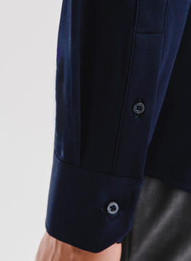 Granatowa koszula z bawełną