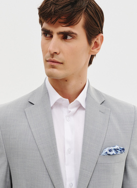Szary garnitur męski