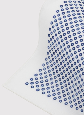 Biała poszetka w mikrowzór