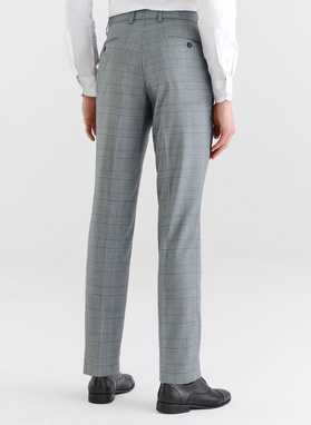 Szary garnitur męski w niebieską kratę