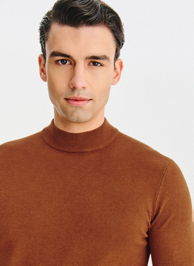 Półgolf męski w rudym kolorze