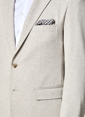 Dzianinowa marynarka w kolorze beżowym