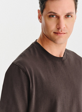 Brązowy t-shirt oversize