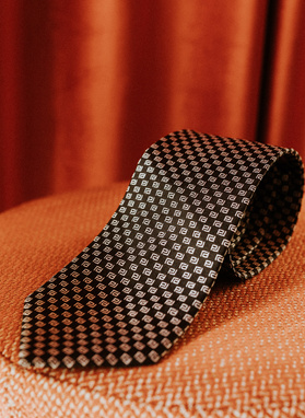 Jedwabny krawat z monogramem PL