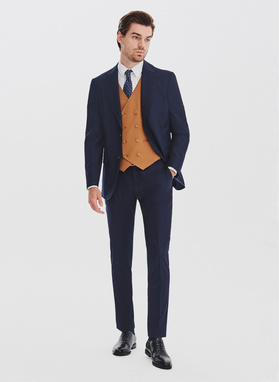 Garnitur męski w subtelną kratę