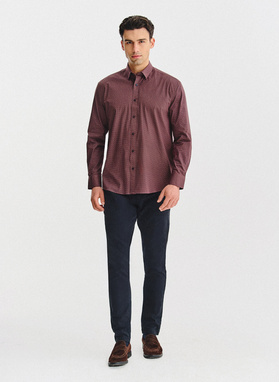 Bordowa koszula w geometryczny wzór