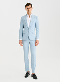 Błękitny garnitur męski