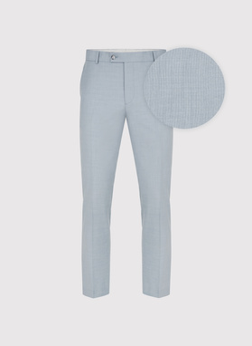 Błękitny garnitur męski