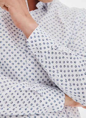 Biała bawełniana koszula mikrowzór
