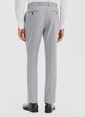 Gładki szary garnitur męski