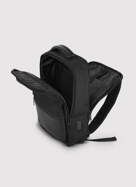 Czarny plecak męski na laptopa