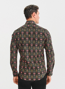 Czarna koszula w kolorowe kwiaty