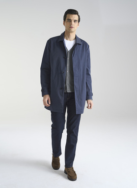 Granatowy wiosenny płaszcz męski