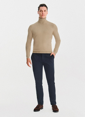 Golf męski w beżowym kolorze