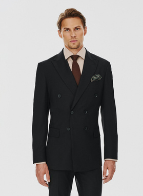 Dwuczęściowy czarny garnitur męski