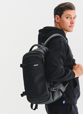 Czarny plecak męski