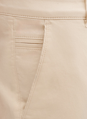 Beżowe szorty męskie