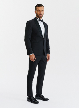 Klasyczny czarny wełniany smoking