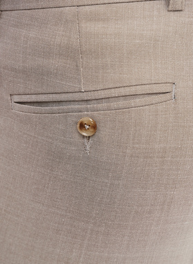 Gładki beżowy garnitur męski