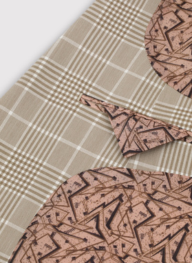 Beżowy garnitur męski w kratkę