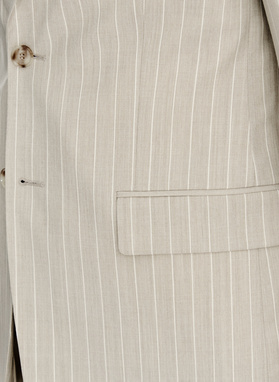 Beżowy garnitur męski w prążek