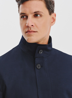 Granatowy płaszcz jesienny