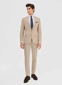 Beżowy garnitur męski