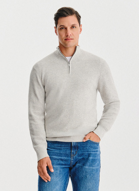 Szary sweter z rozpinaną stójką