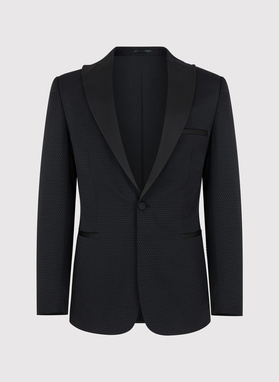 Czarny smoking z wzorzystą marynarką