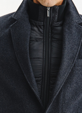 Grafitowy płaszcz męski z odpinanym kołnierzem