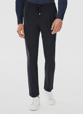 Dwuczęściowy gładki garnitur męski w kolorze granatowym