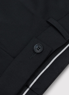 Gładki czarny garnitur męski