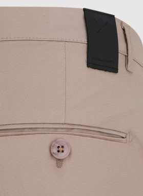 Bawełniane szorty męskie w kolorze beżowym