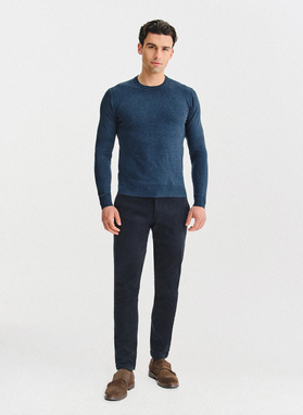 Ciemnoniebieski sweter męski